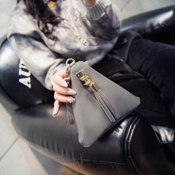 ⭐️Host Pick⭐️ Pyramid Shaped Tassel Leather Wristlet/Clutch - Picture 5 of 15